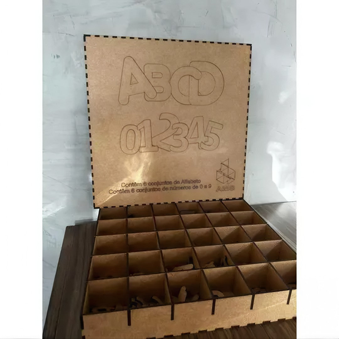 🔤 EducaBox™ – Caixa Organizadora de MDF com Alfabeto e Números (216 Peças)