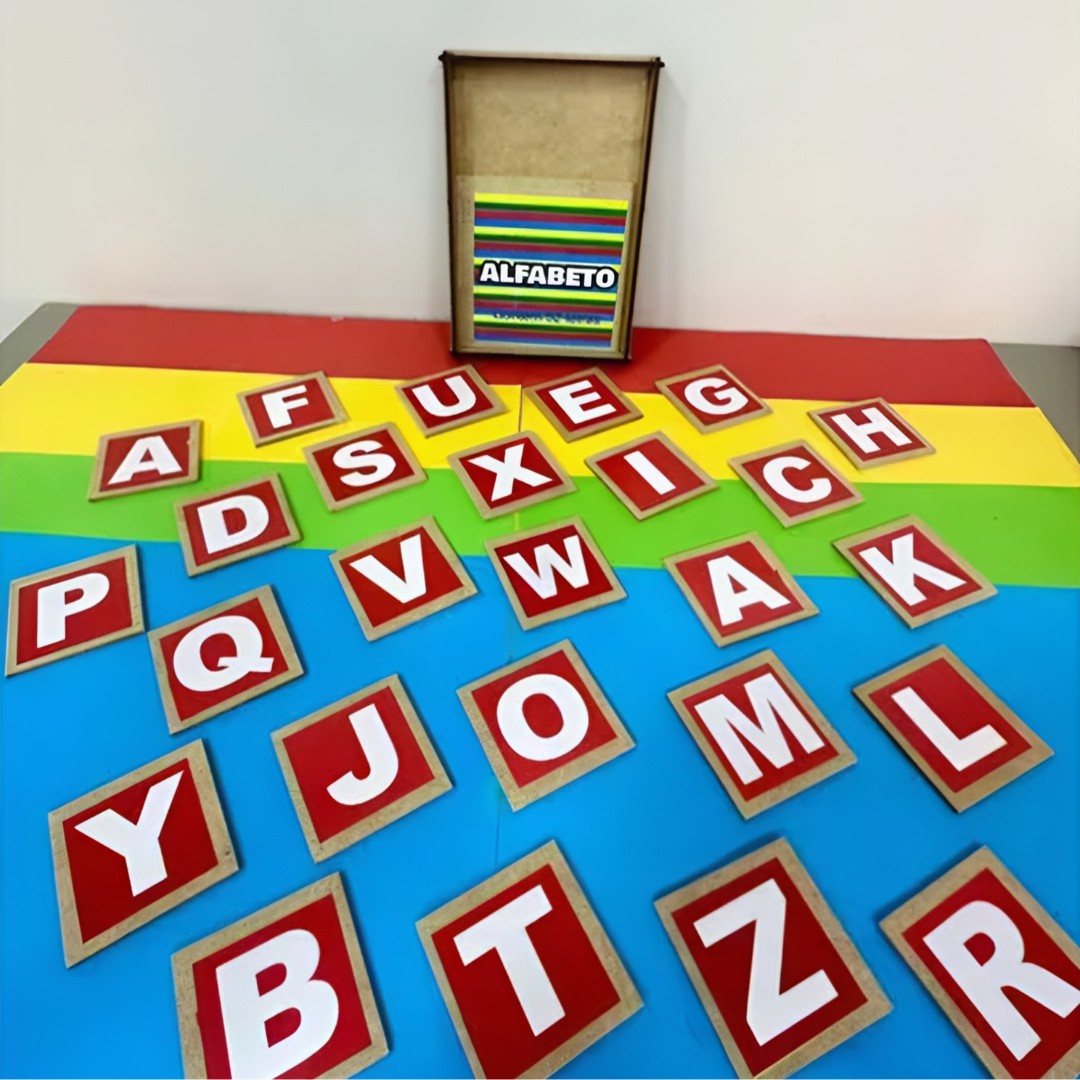 🎓 EduBox™ – Caixa Pedagógica com Alfabeto, Números e Jogos Educativos
